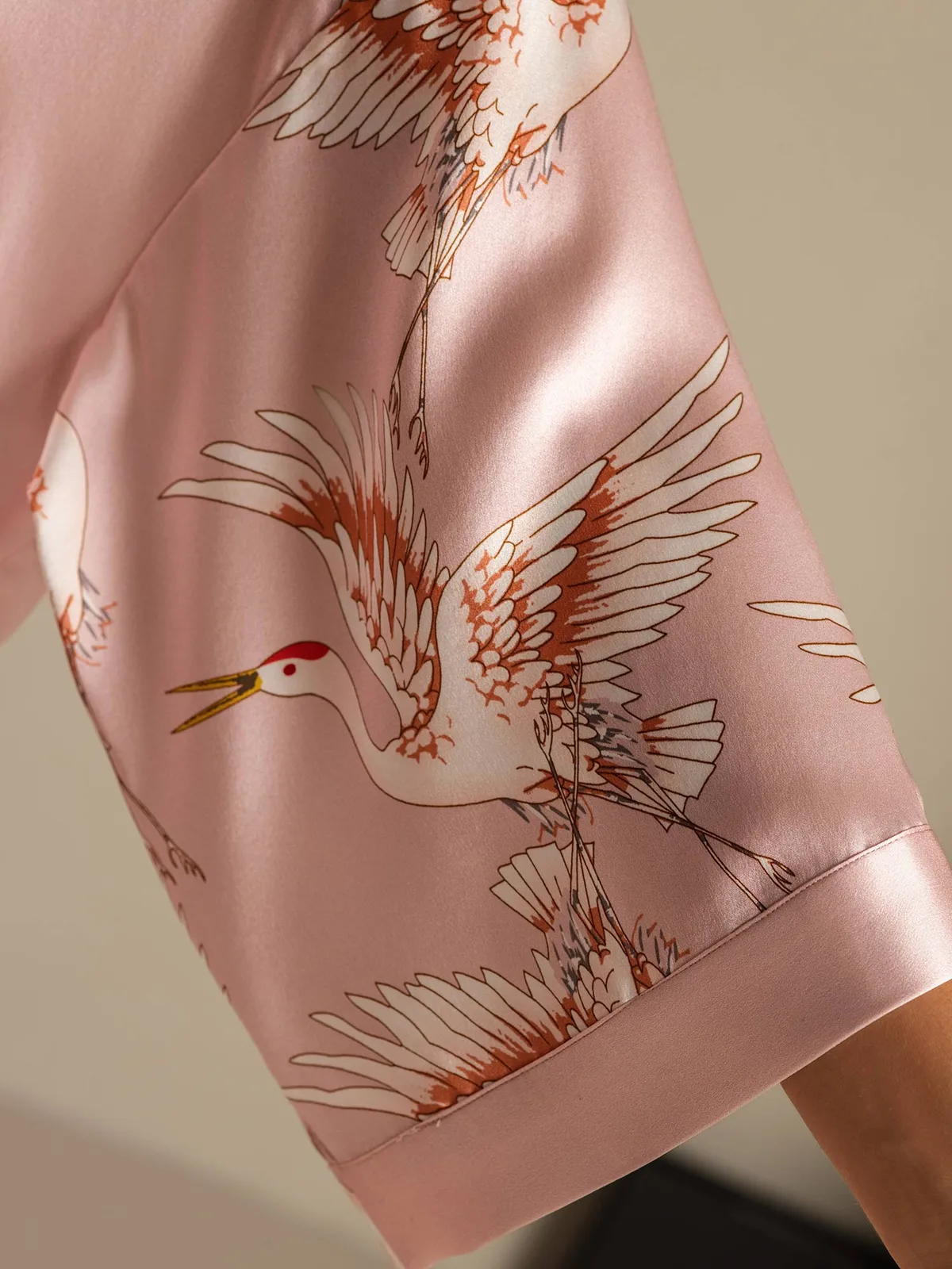 19Momme 100% Mulberry Silk Crane Print 3/4 Sleeve Short Women's Kimono Robe with Wrap Design — image 4
