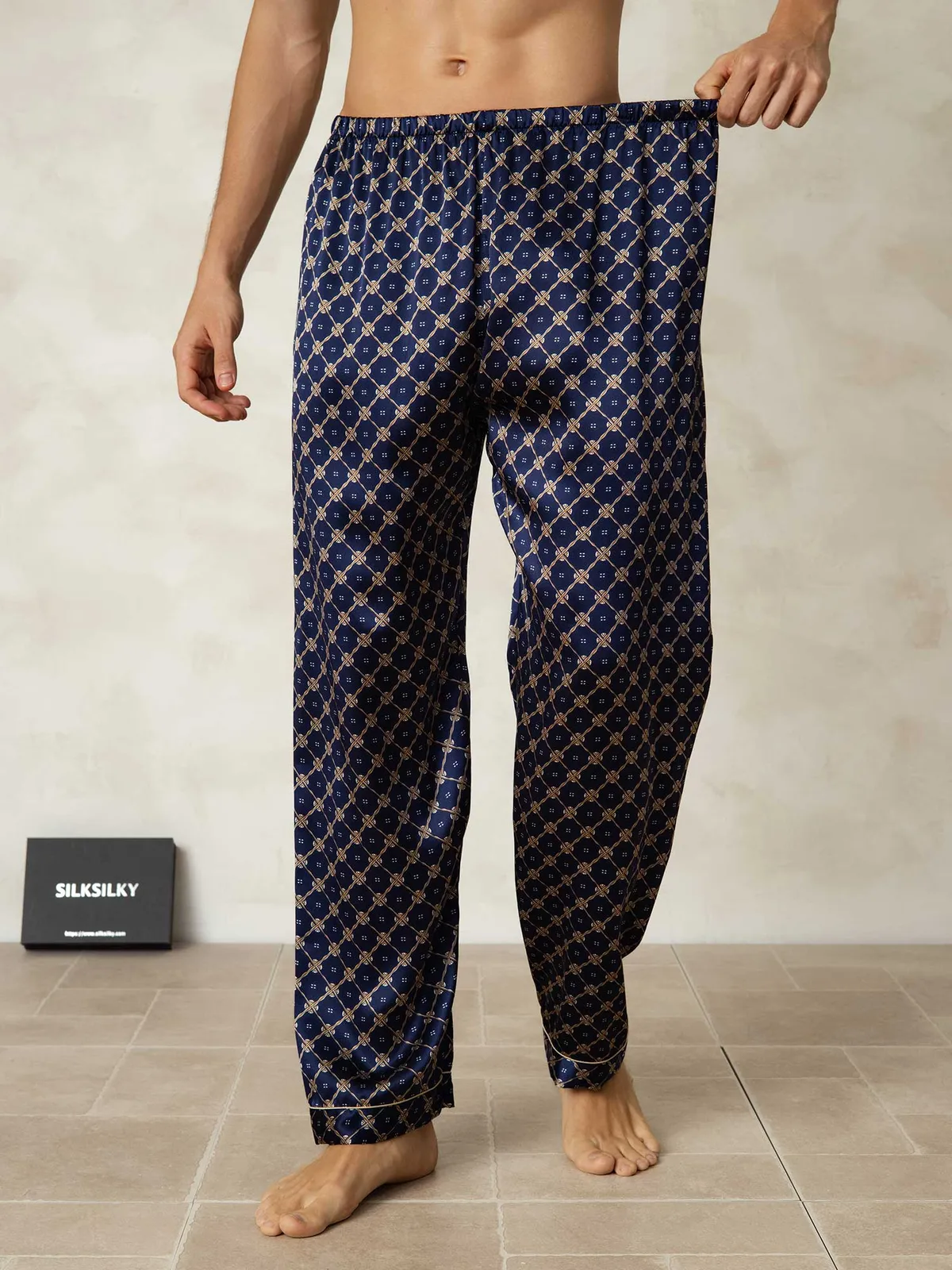 Men's 100% Mulberry Silk Chain Print Sleep Pants with Elastic Waist — image 3