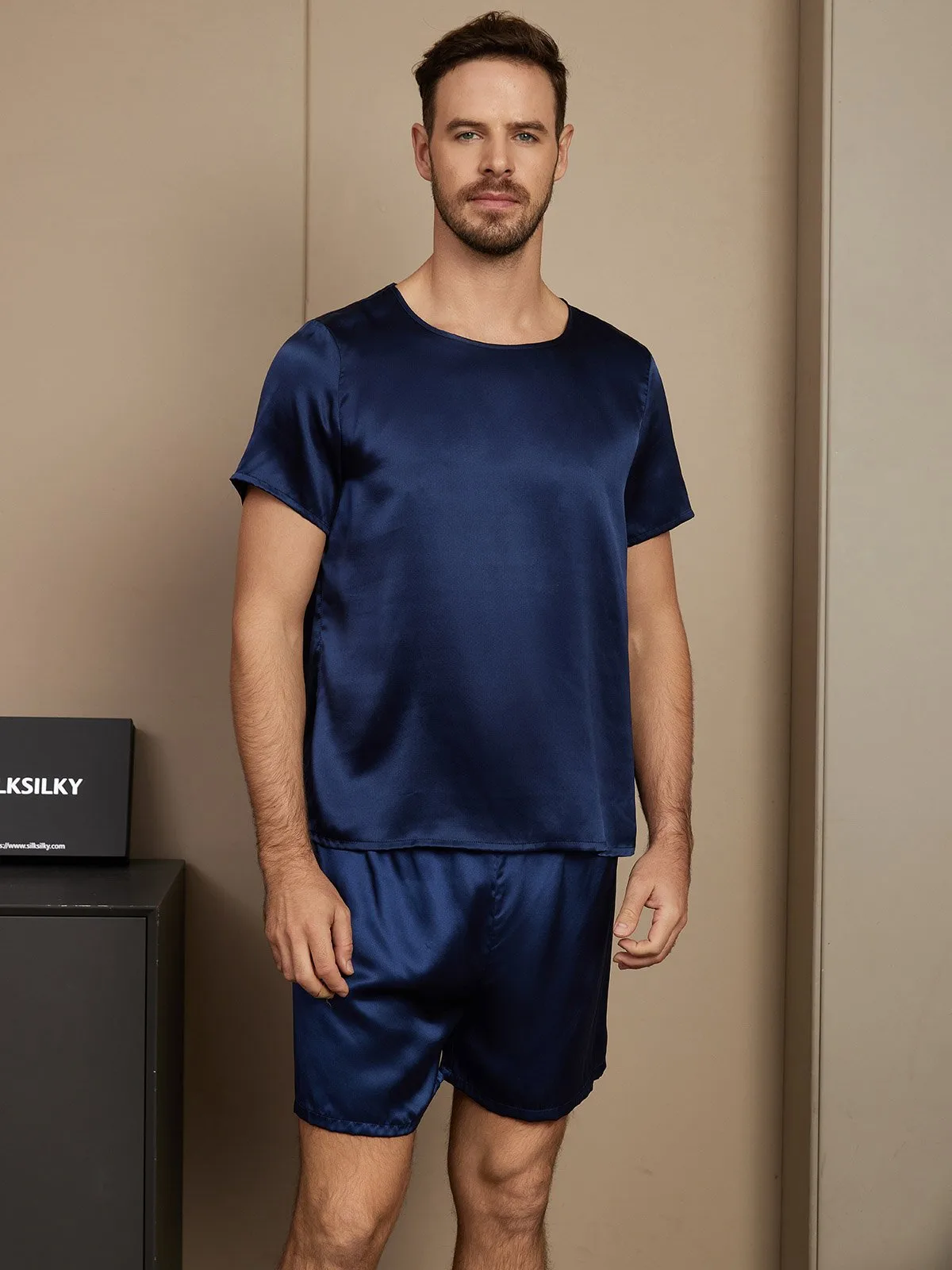 100% Mulberry Silk Short Sleeve Round Neck Men's Pajamas Set with Shorts — image 3