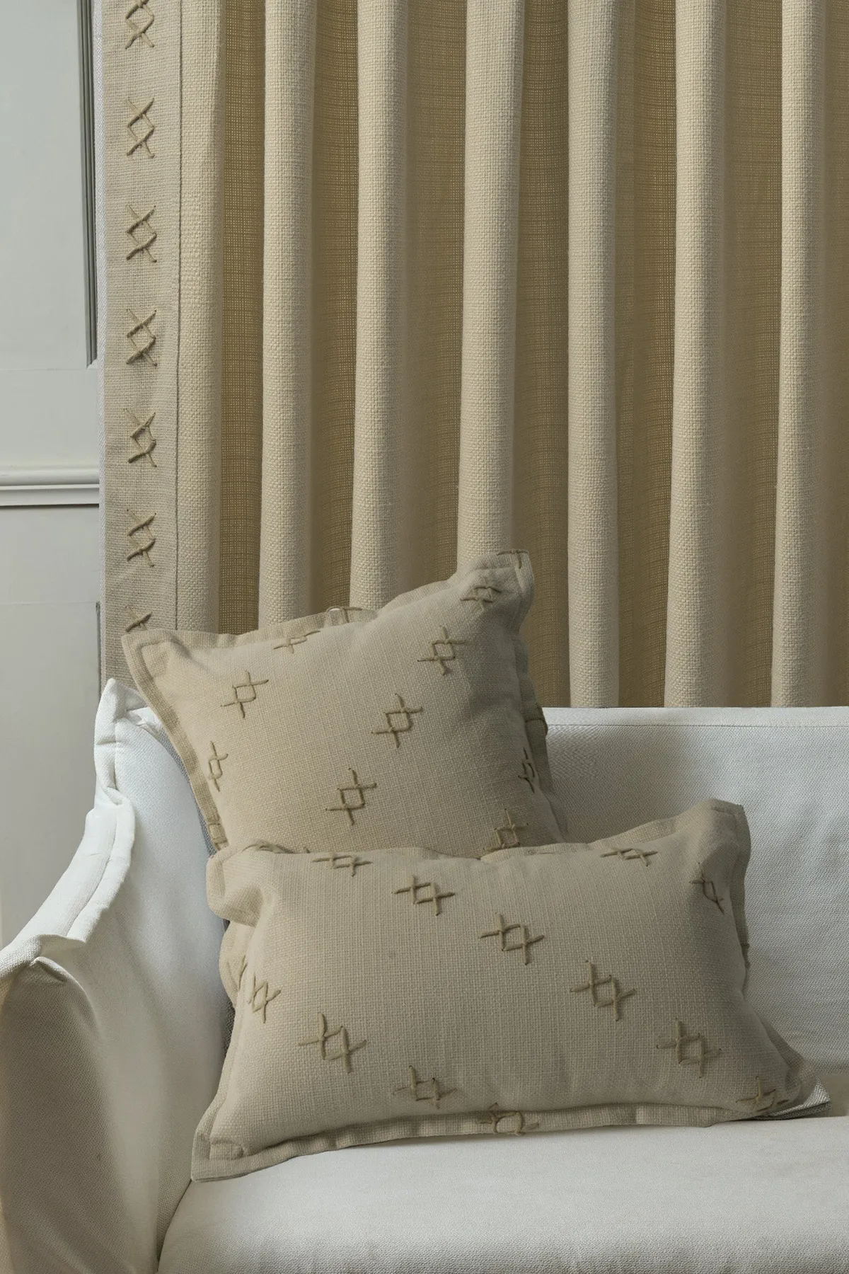 Arden Textured Yarn Stitched Lumbar Pillowcase — image 7