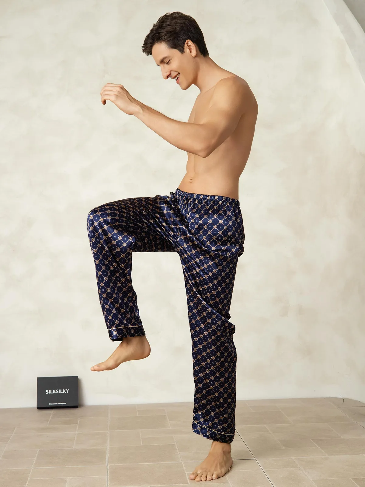 Men's 100% Mulberry Silk Chain Print Sleep Pants with Elastic Waist — image 5