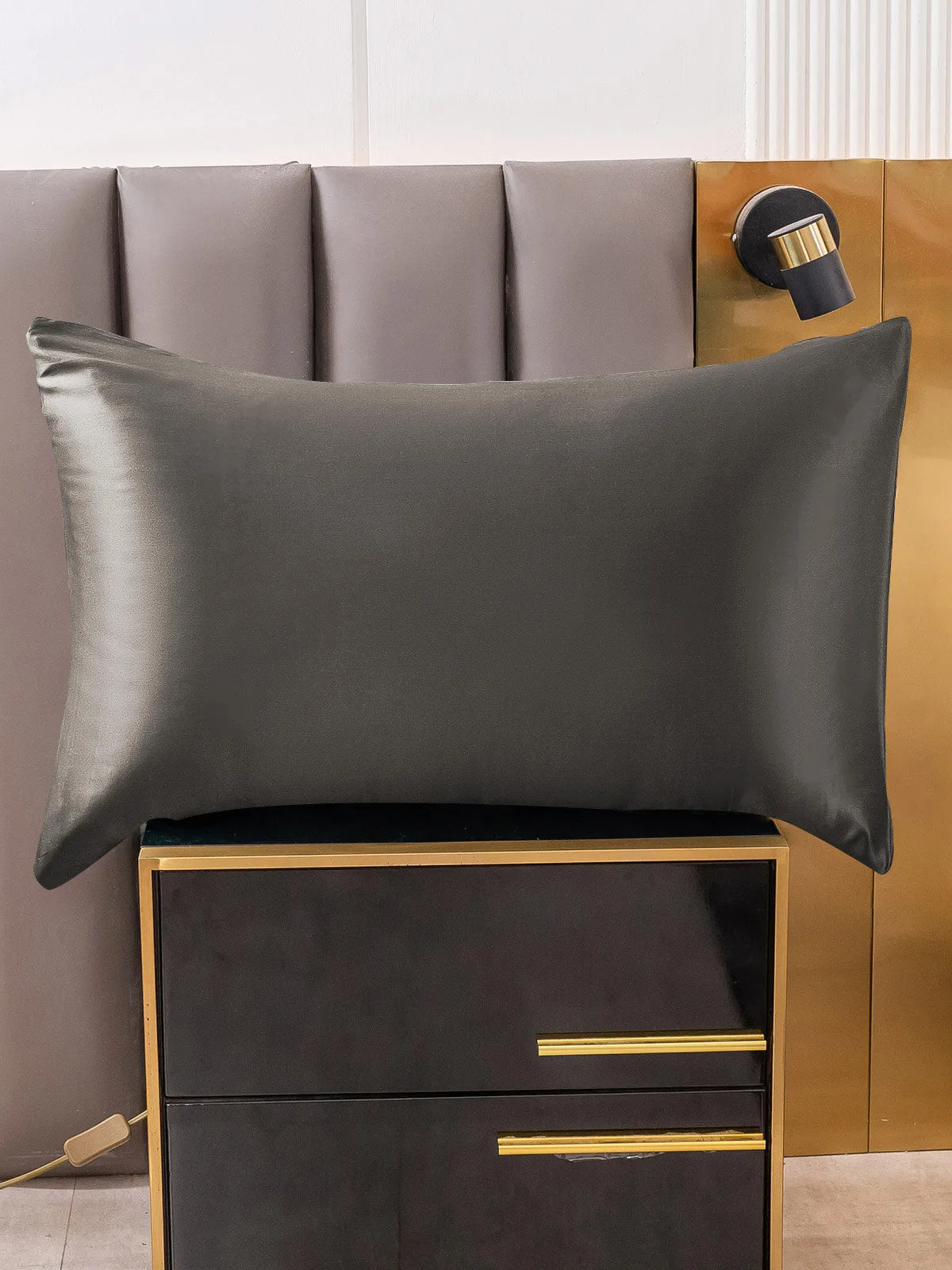 30Momme Luxurious 100% Silk Pillowcase - Hidden Zipper — image 3