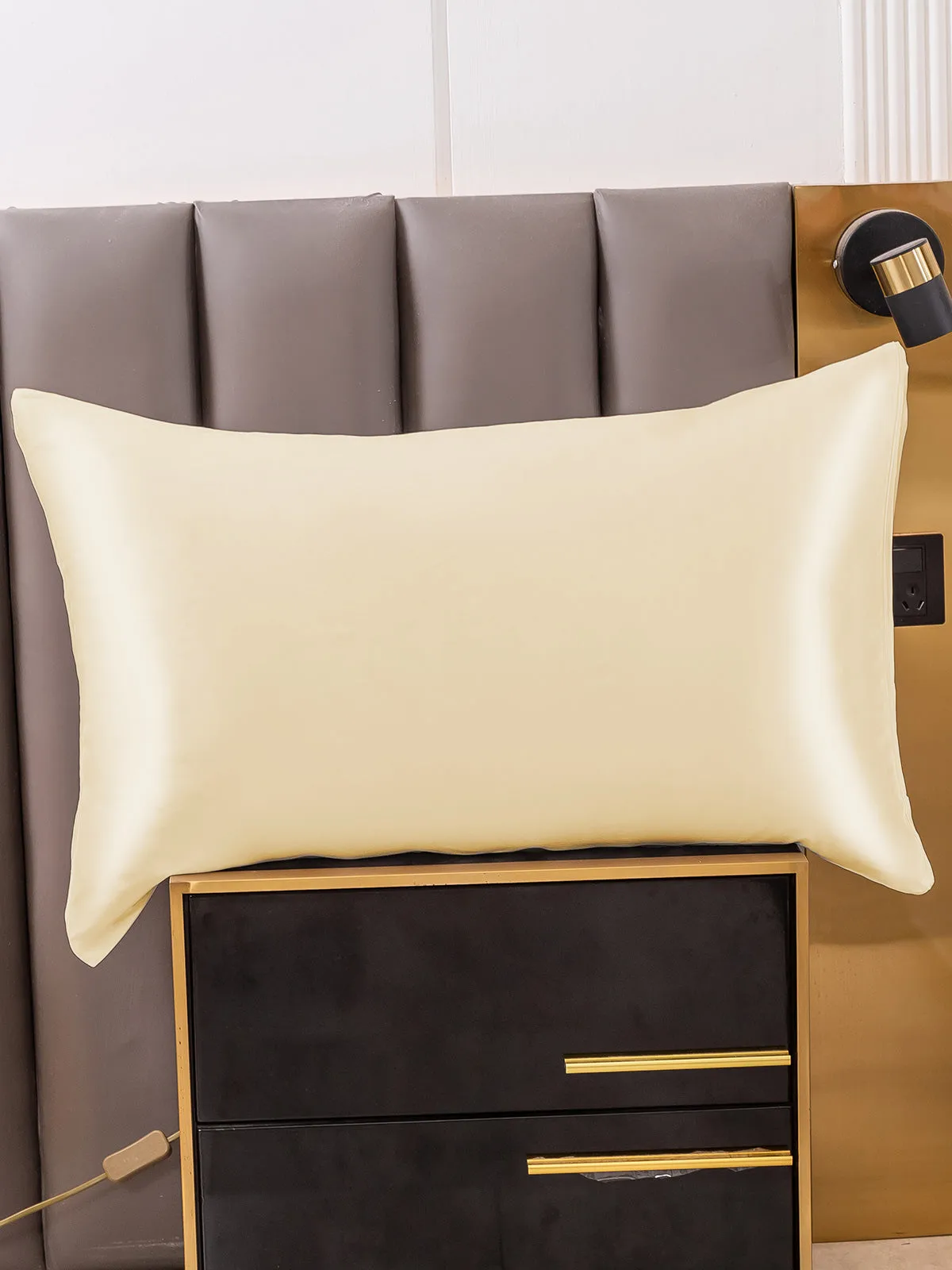 30Momme Luxurious 100% Silk Pillowcase - Hidden Zipper — image 4