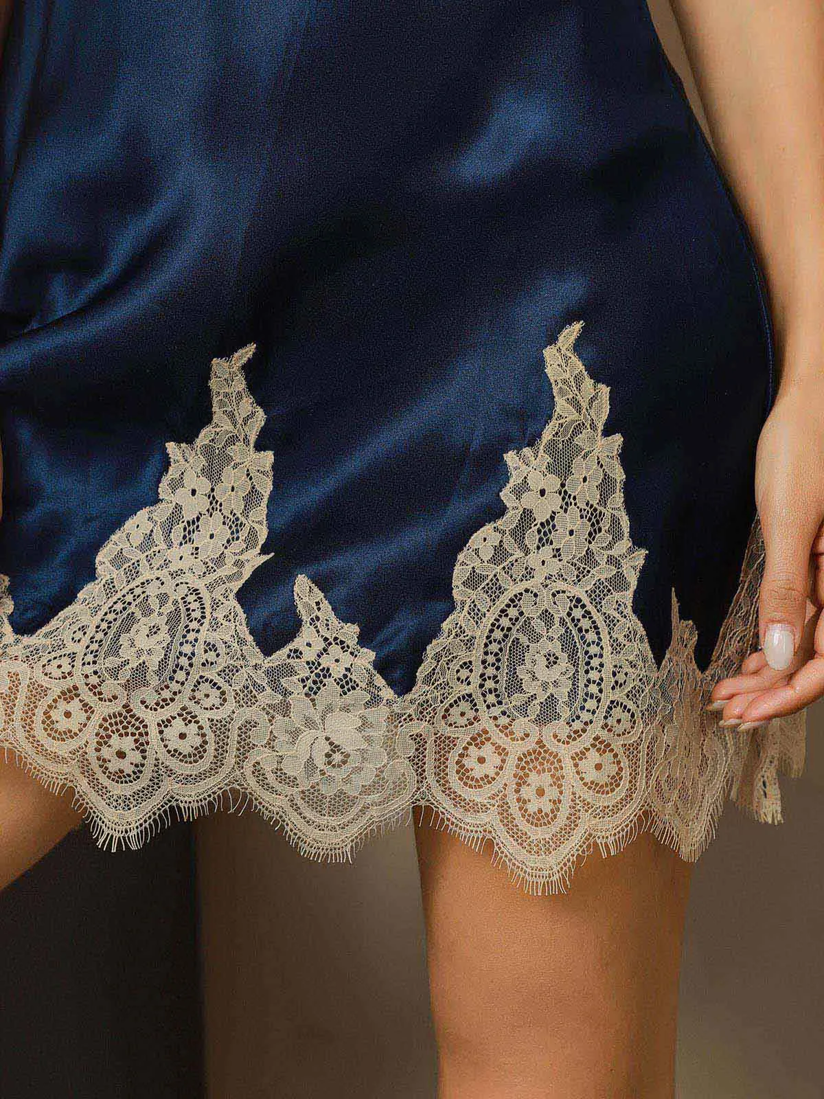 100% Mulberry Silk Spaghetti strap V-neck Short Nightgown — image 6
