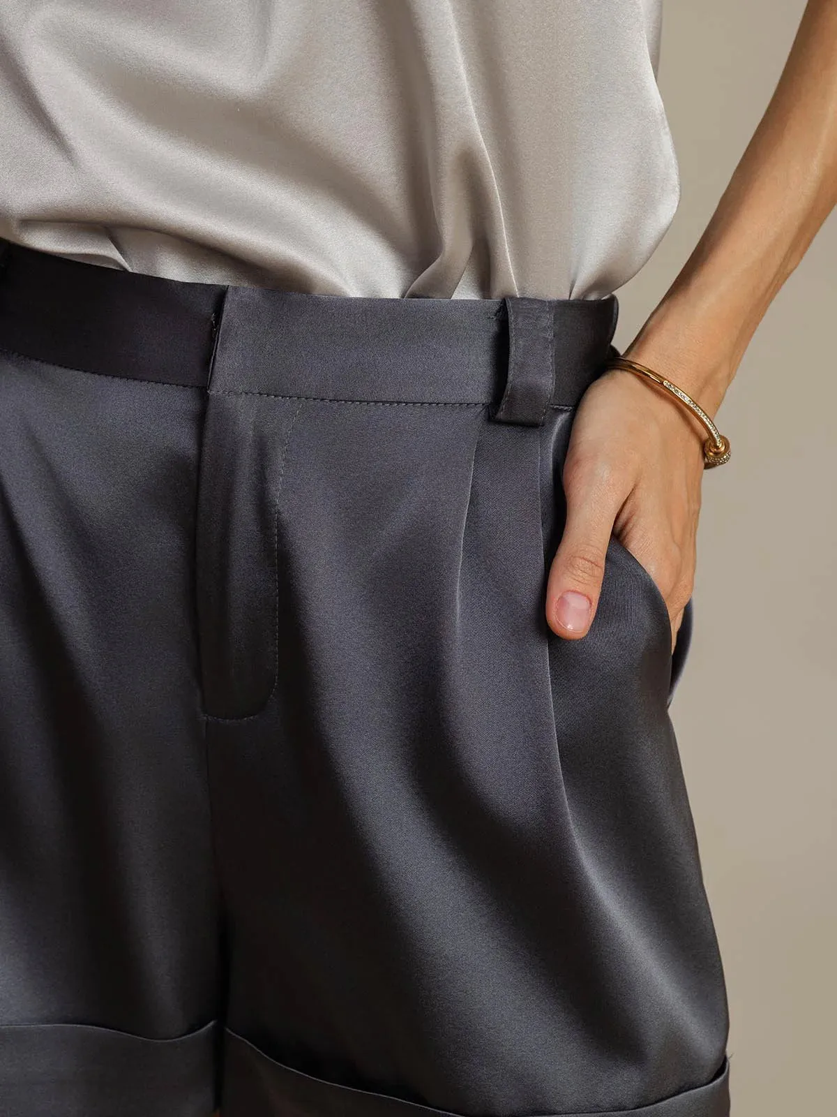 19Momme Silk Women's Cuffed Pleated Shorts With Side Pockets Design — image 4