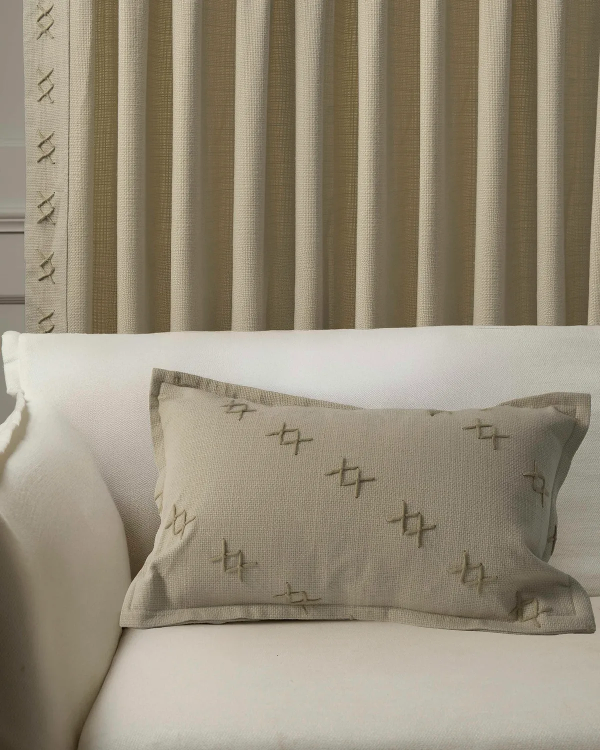 Arden Textured Yarn Stitched Lumbar Pillowcase — image 4