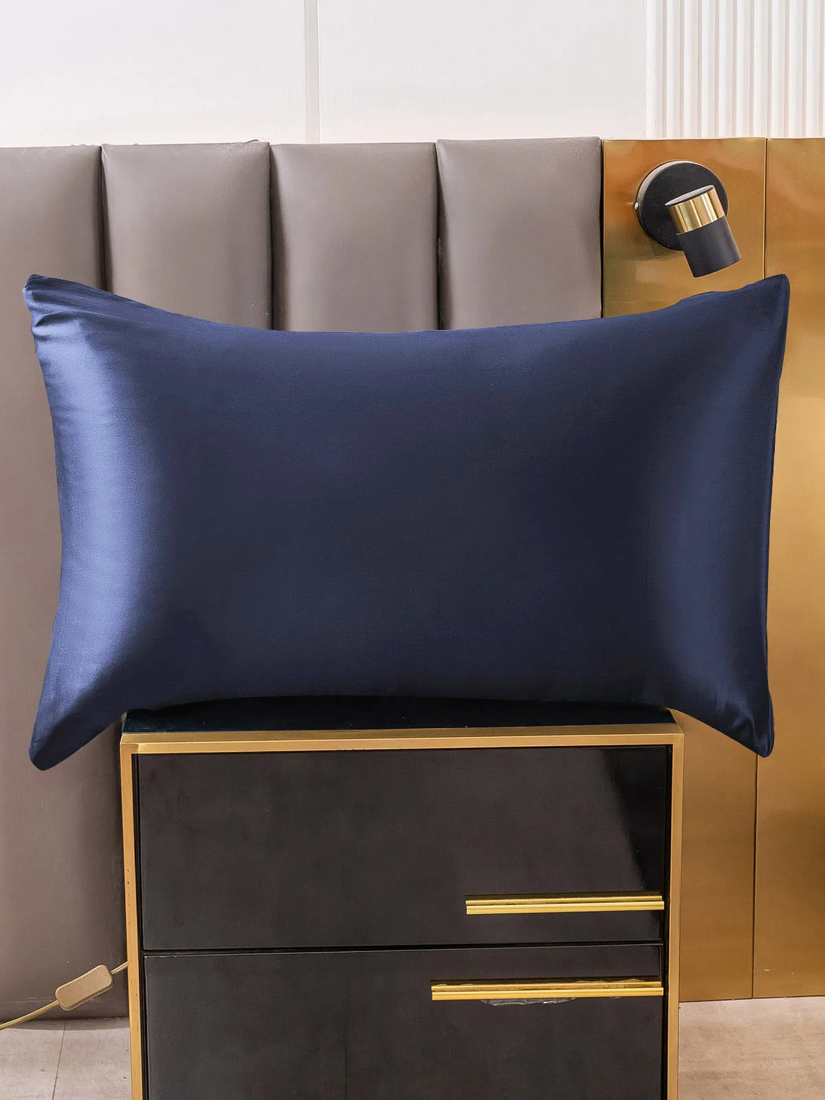 30Momme Luxurious 100% Silk Pillowcase - Hidden Zipper — image 6