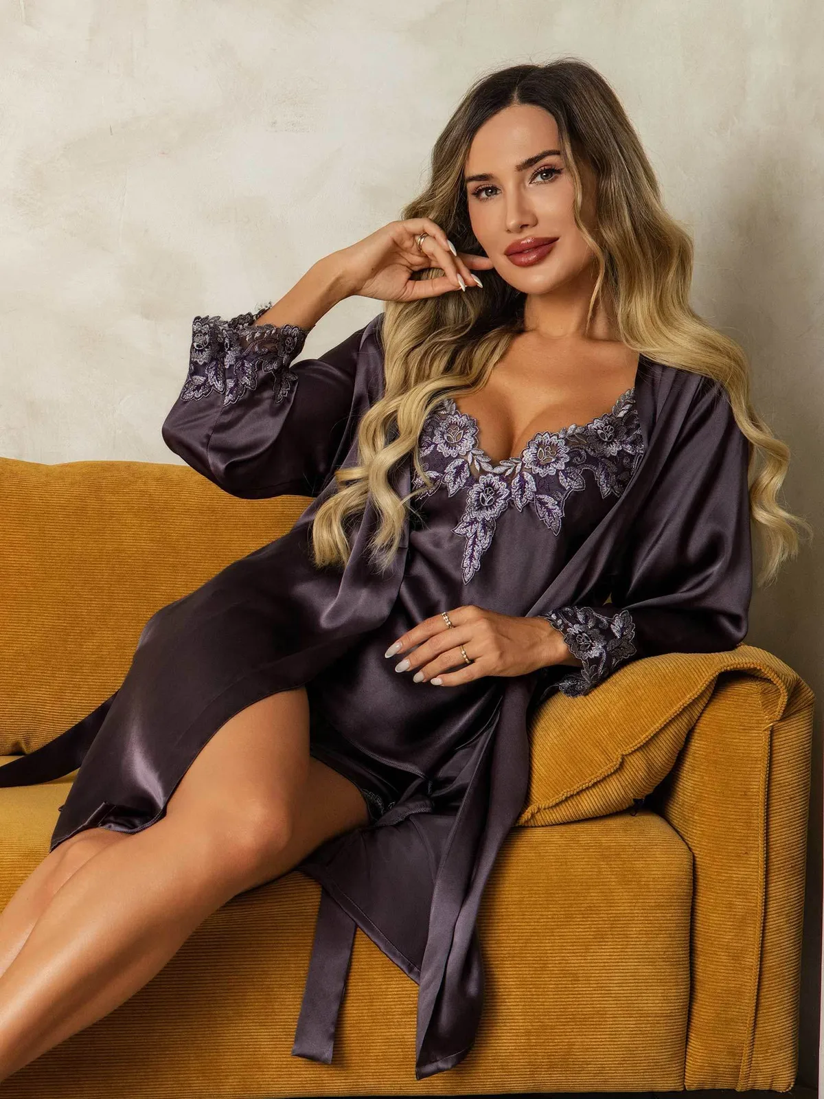 Elegant 100% Mulberry Silk Lace Trimmed Robe and Camisole Set — image 5