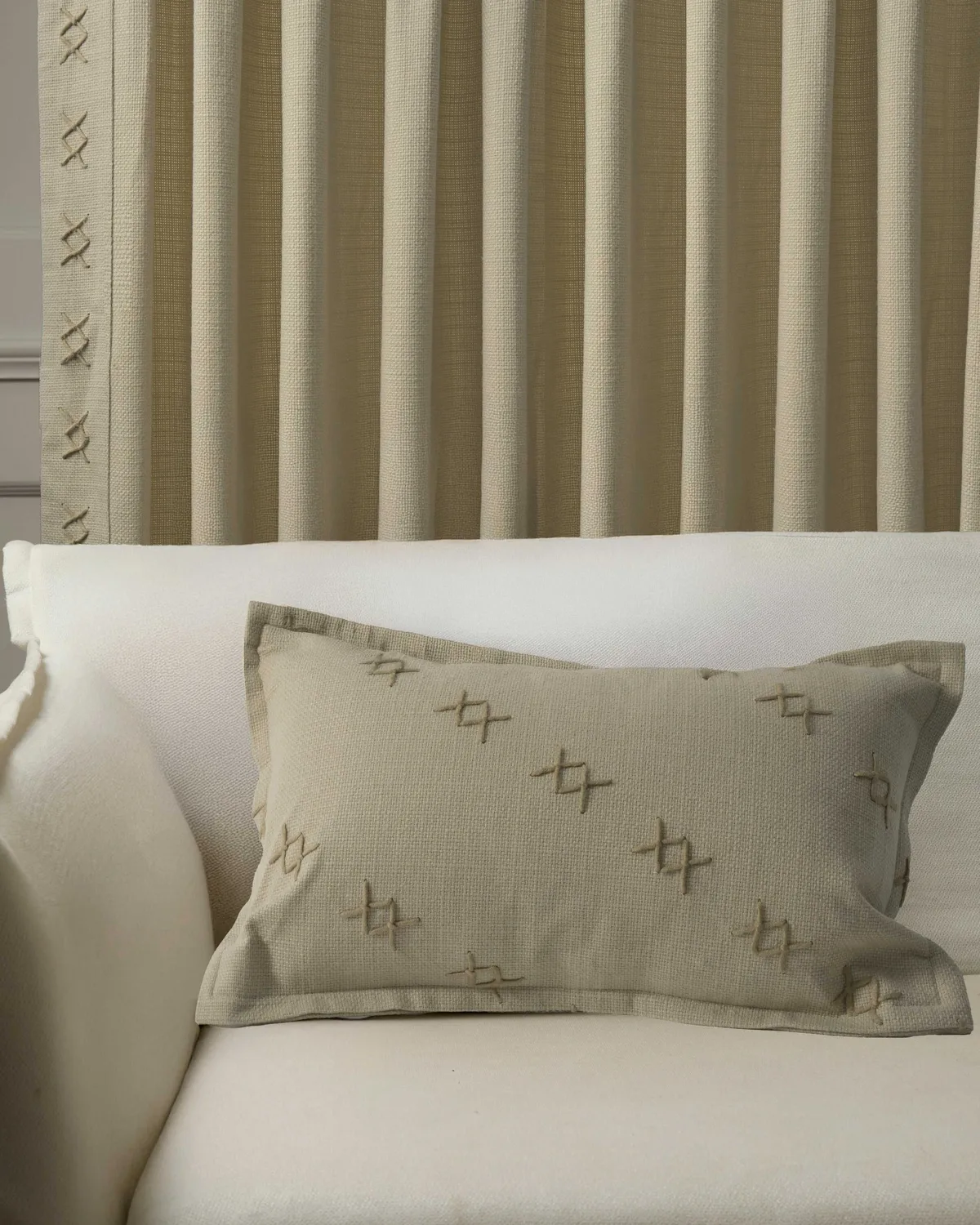 Arden Textured Yarn Stitched Lumbar Pillowcase — image 10
